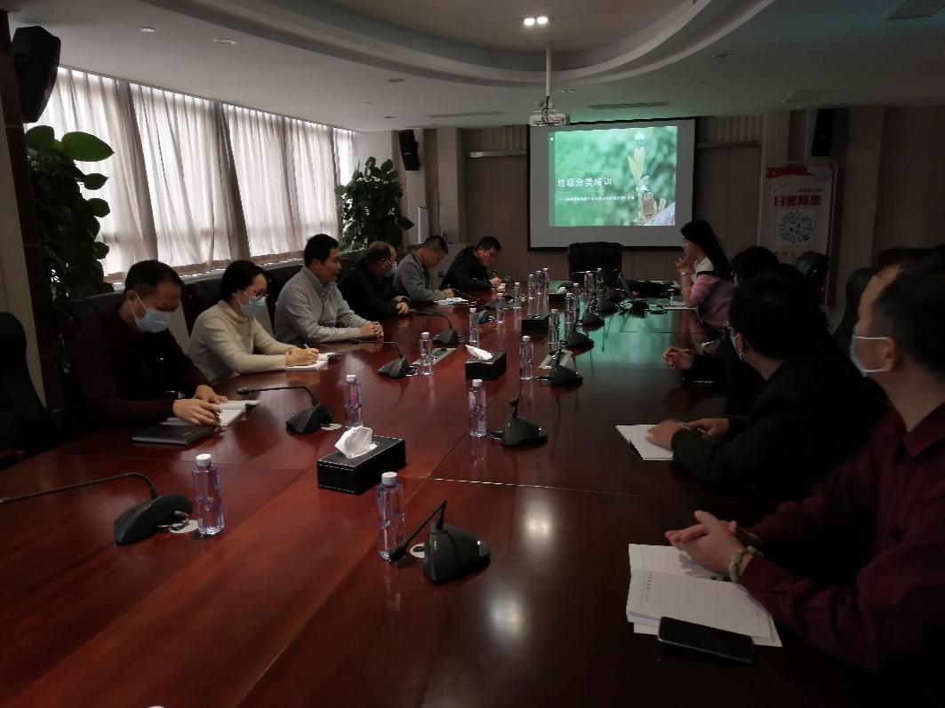 高栏港分局党建信息专报2021年第1期-珠海市自然资源局高栏港分局党支部组织开展12月“生活垃圾分类”主题党日活动.jpg